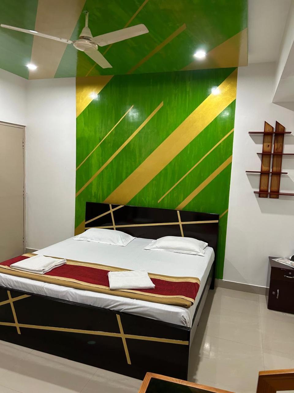 Royal Comfort Inn Bangalore Esterno foto